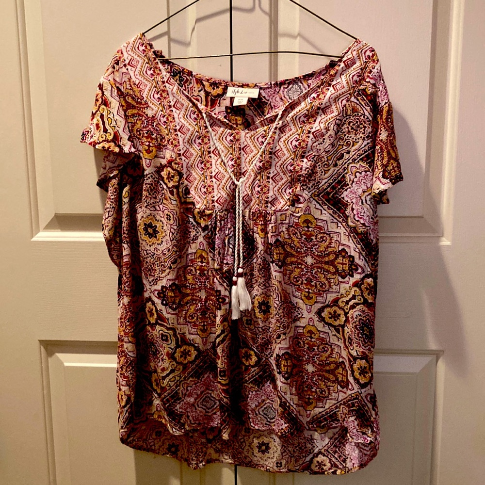 Style and co flutter sleeve top with shoulder button accents